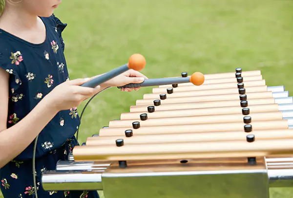 Quale attrezzatura per parco giochi all'aperto è adatto per il posizionamento nelle asili?